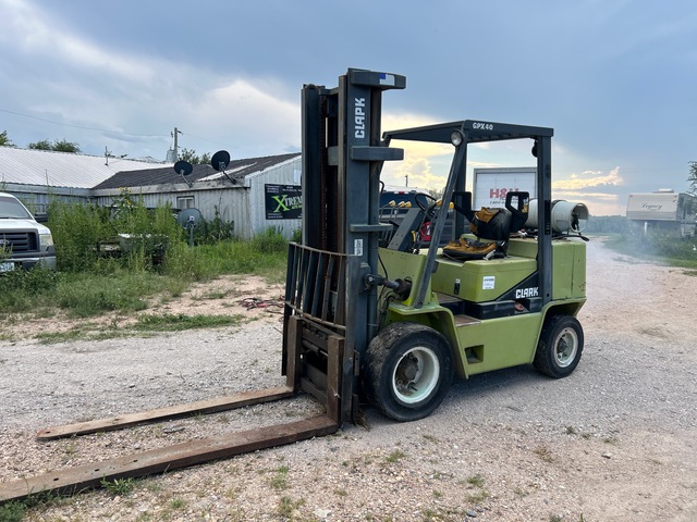 1993 Clark GPX40 5000 lb Cushion Tire Forklift