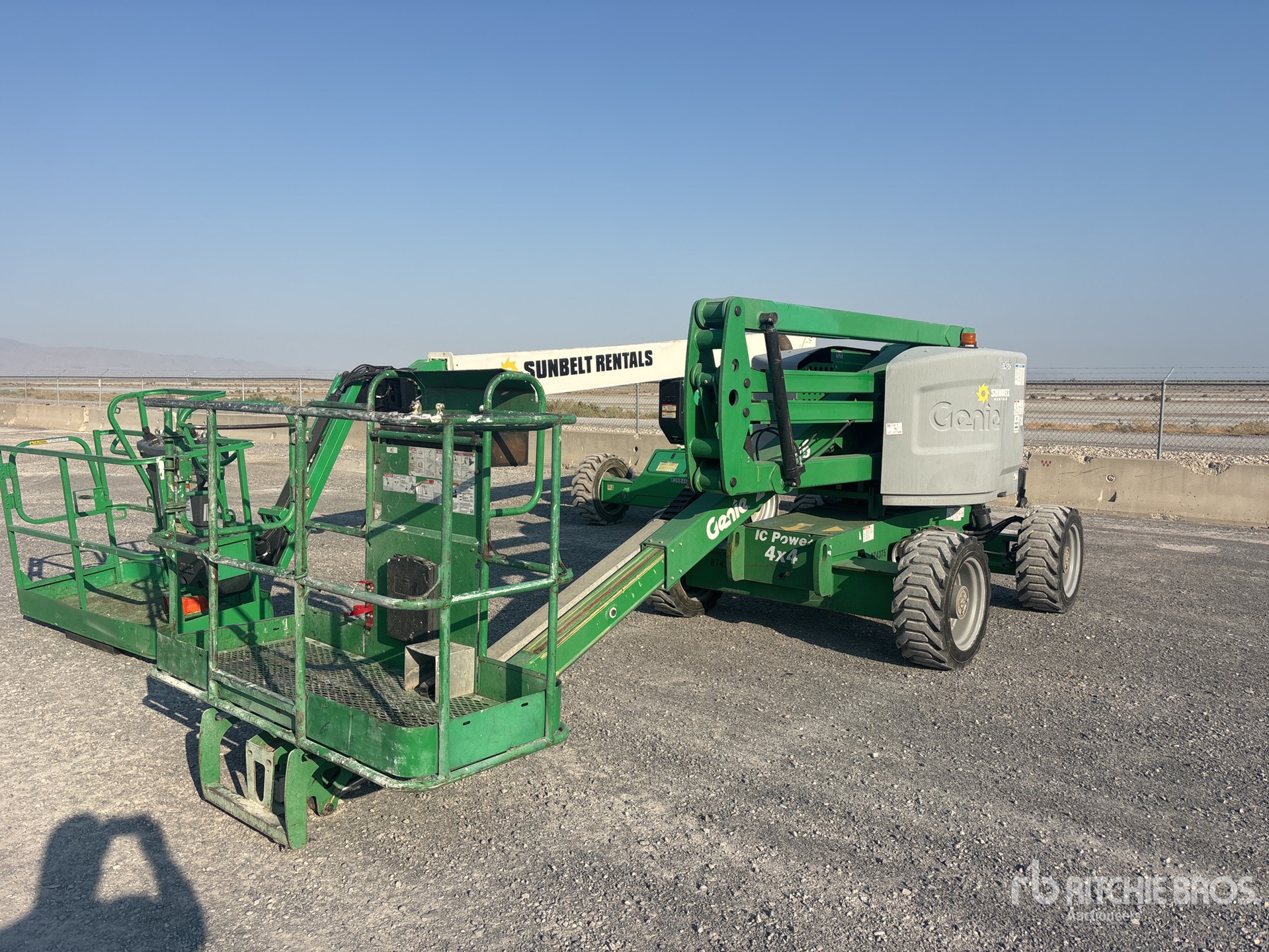 2016 Genie Z45/25 4WD Dual Fuel Articulating Boom Lift