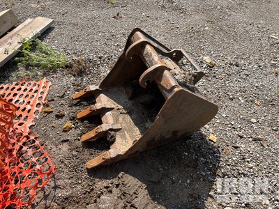 2020 Bobcat 24 in Digging دلو حفارة - Fits Bobcat E35