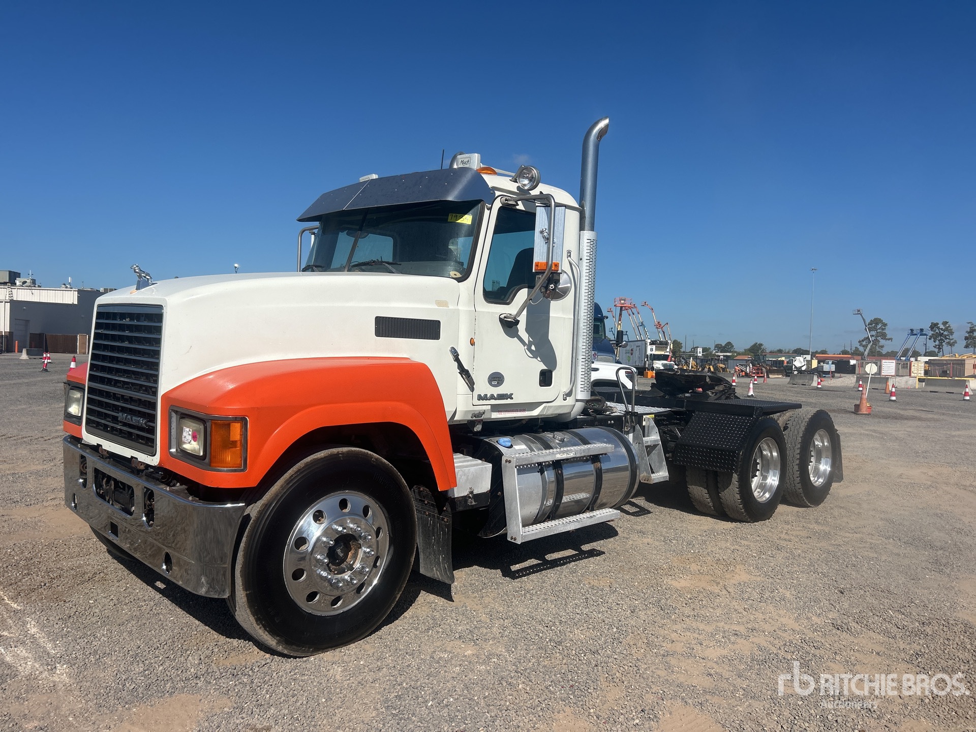 2015 Mack CH613 6x4 Cabeza Tractora Cabina Corta