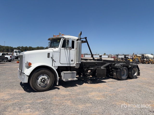 2003 Peterbilt 357 6x4 Roll-Off Truck