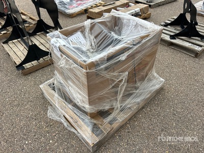 Quantity of Cub Cadet Landscaping Tools متنوع/ معدات تنسيق الحدائق