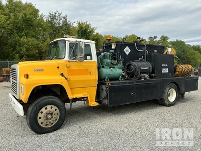 1995 Ford L8000 1100 L 4x2 Fuel and Lube Truck