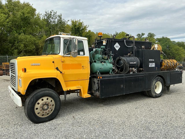 1995 Ford L8000 1100 L 4x2 Fuel and Lube Truck 1995 Ford L8000 1100 L 4x2 Fuel and Lube Truck