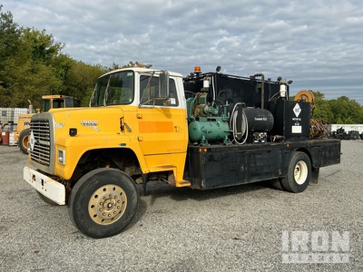1991 Ford L8000 1100 gal 4x2 Fuel and Lube Truck