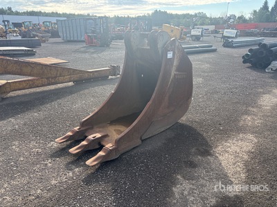 Volvo 28 in Digging Excavator Bucket