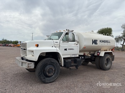 1990 Ford F-800 2000 gal 4x2 Water Truck