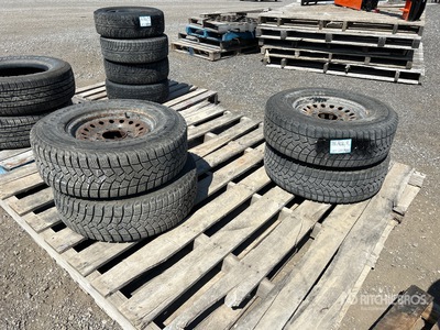 Quantity of (4) Goodyear 245/75R16 Neumáticos