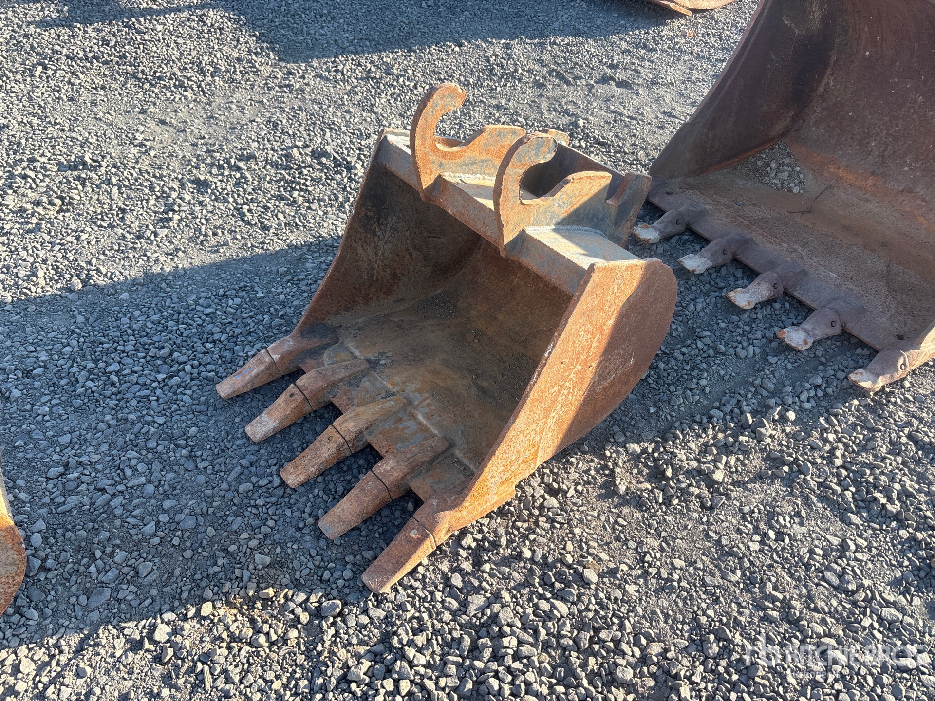 24 in Digging Excavator Bucket