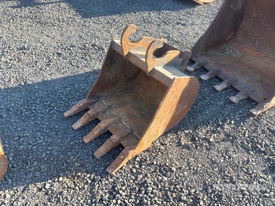 24 in Digging Excavator Bucket