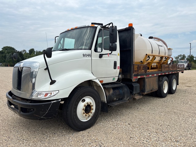 2006 International TranStar 8600 6x4 Mud Mixing Truck