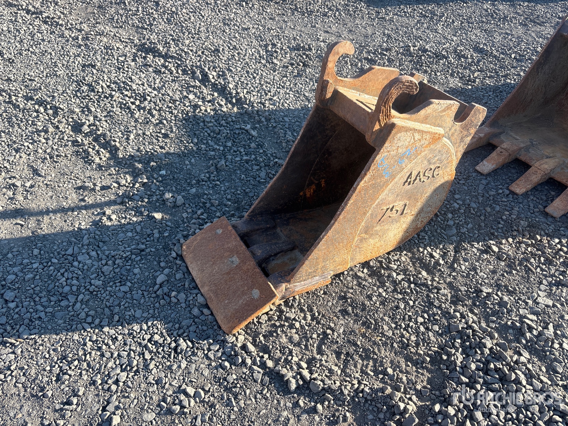 12 in Cleanup Excavator Bucket