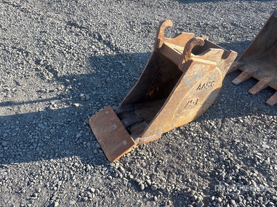 12 in Cleanup Excavator Bucket