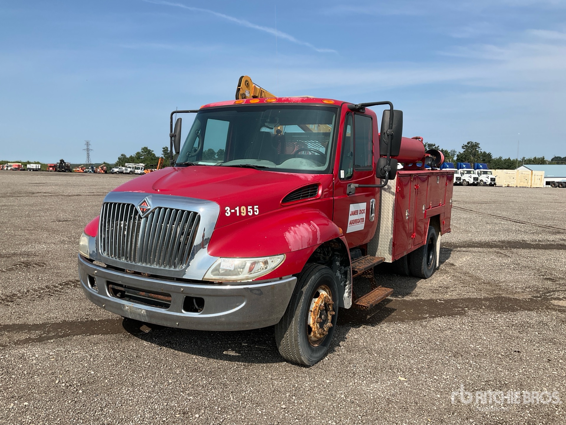 2005 International 4200 SAB LP 4x2 Service Truck