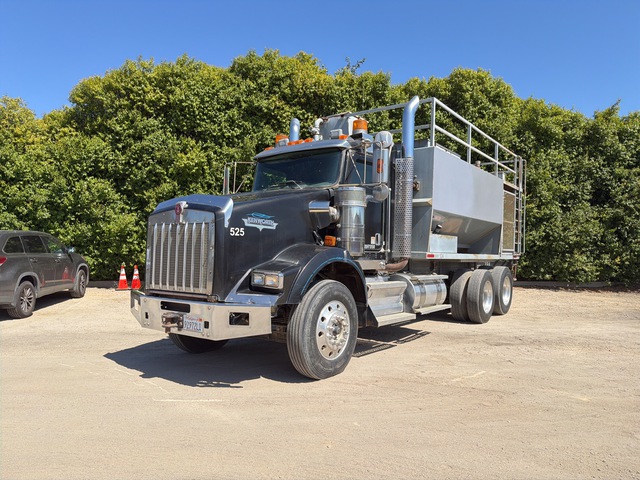Kenworth T800 3000 gal 6x4 Hydroseeder Truck