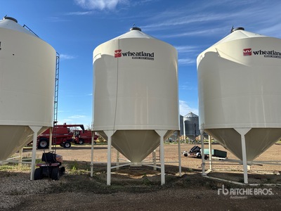Wheatland GrainMax +/- 1838 bu 3 Ring Smooth Wall Hopper Grain Bin