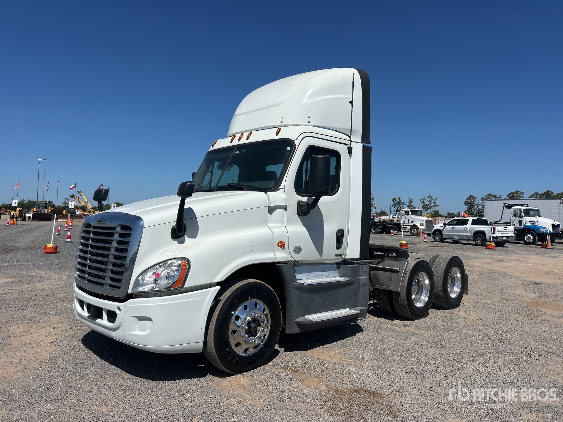 2016 Freightliner Cascadia 125 6x4 T/A Day Cab Truck Tractor