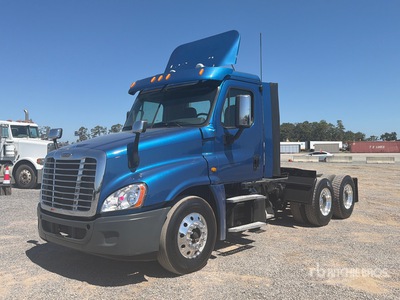 2014 Freightliner Cascadia 125 6x4 T/A Day Cab Truck Tractor