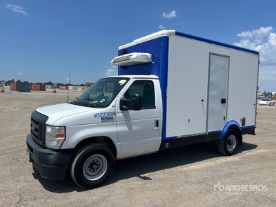 2023 Ford E-350 4x2 Camiones