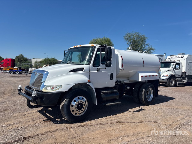 2018 International 4300 2000 gal 4x2 Water Truck