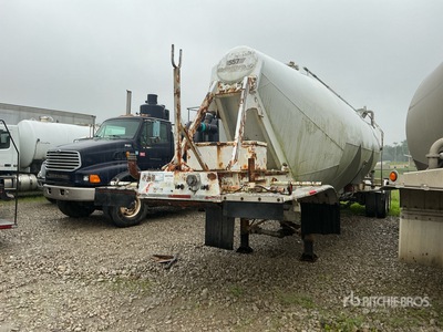 1979 Fruehauf 1000 cft T/A Pneumatic Bulk Trailer (Inoperable)