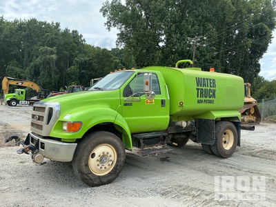 2006 Ford F-750 2000 gal 4x2 Water Truck