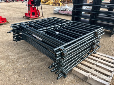 Quantity of (14) 7 ft 4 in Panel dla bydła