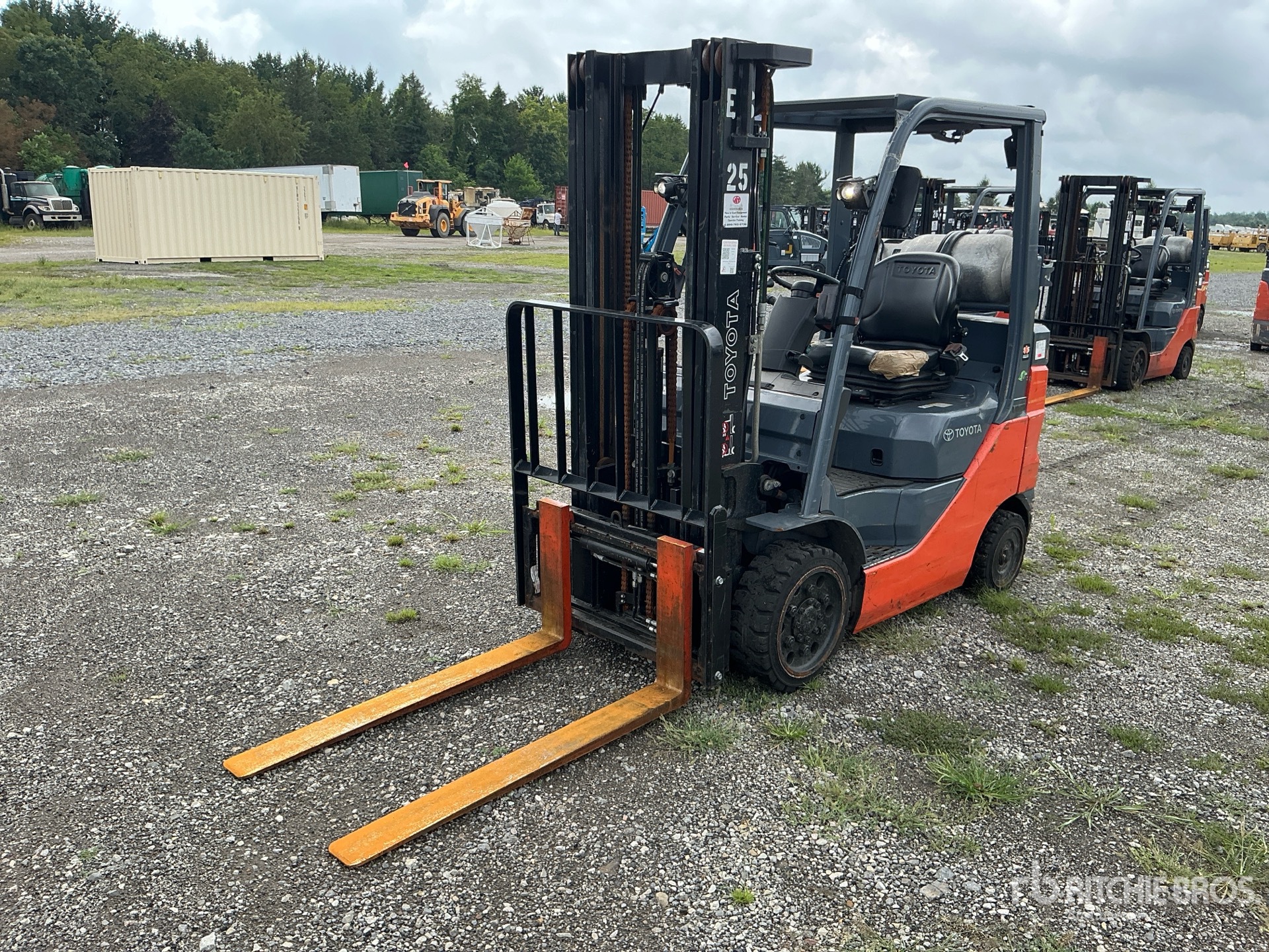 2023 Toyota 50-8FGCU25 4500 lb Cushion Tire Carretilla Elevadora