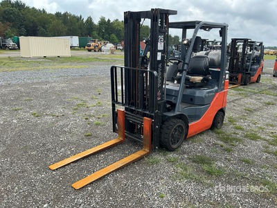 2023 Toyota 50-8FGCU25 4500 lb Cushion Tire Carretilla Elevadora