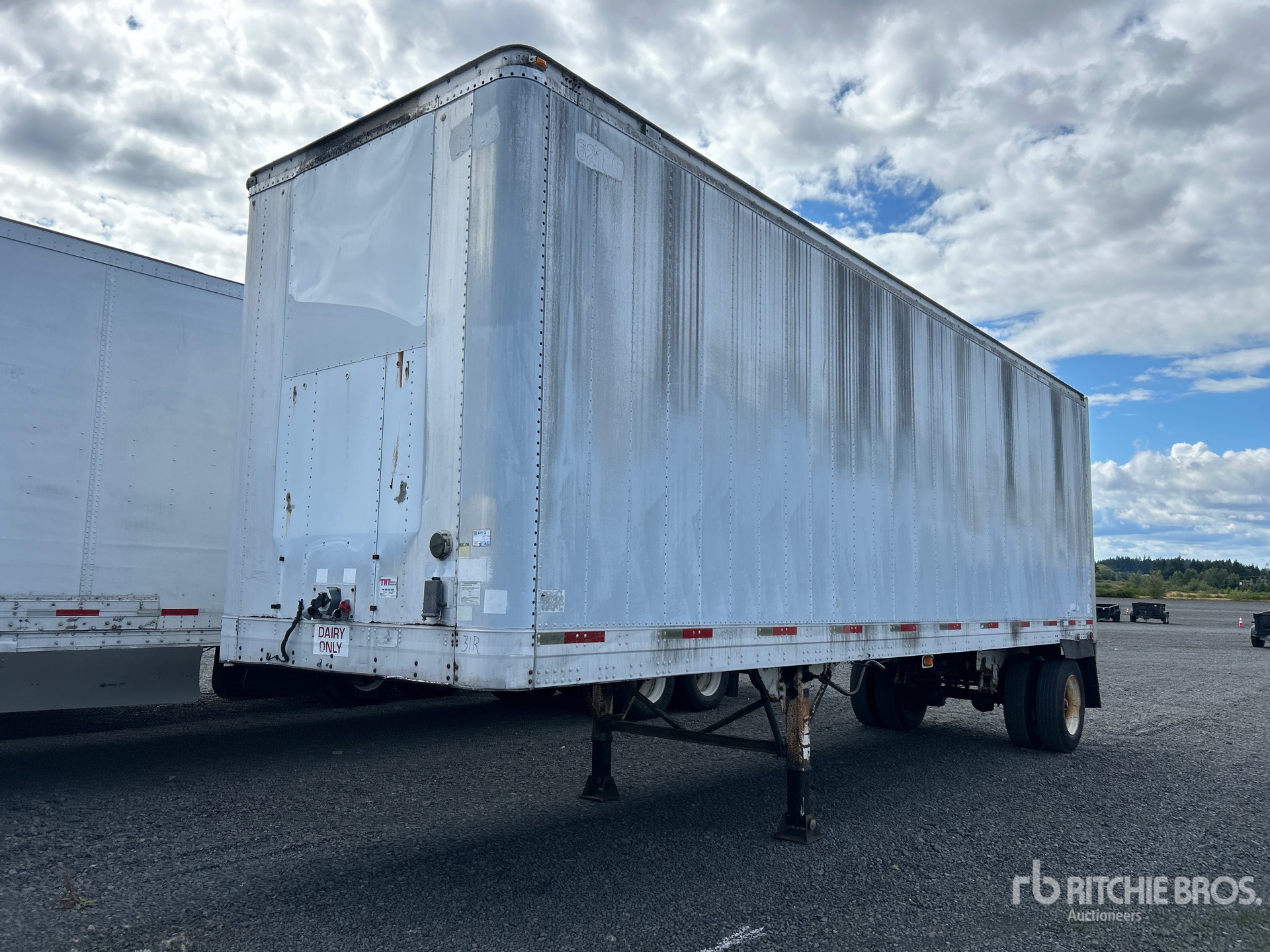 1999 Trailmobile 32 ft x 96 in S/A Van Trailer