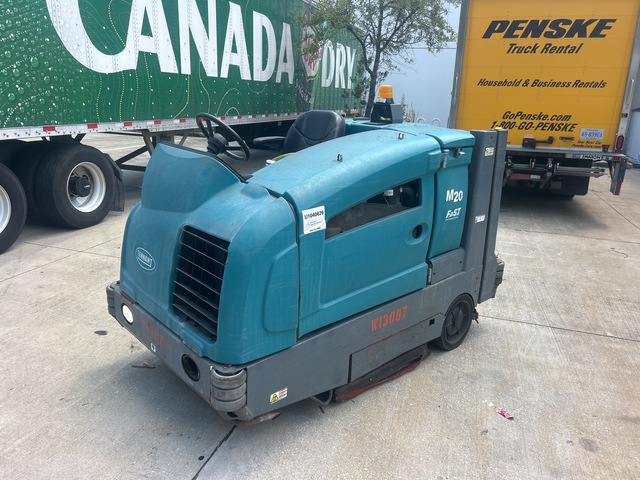 2013 Tennant P43 Ride-On Floor Scrubber 2013 Tennant P43 Ride-On Floor Scrubber