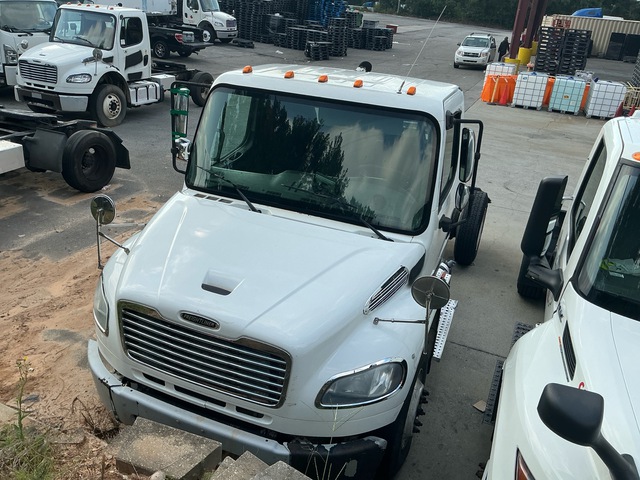 2014 Freightliner M2 106 4x2 S/A Day Cab Truck Tractor 2014 Freightliner M2 106 4x2 S/A Day Cab Truck Tractor