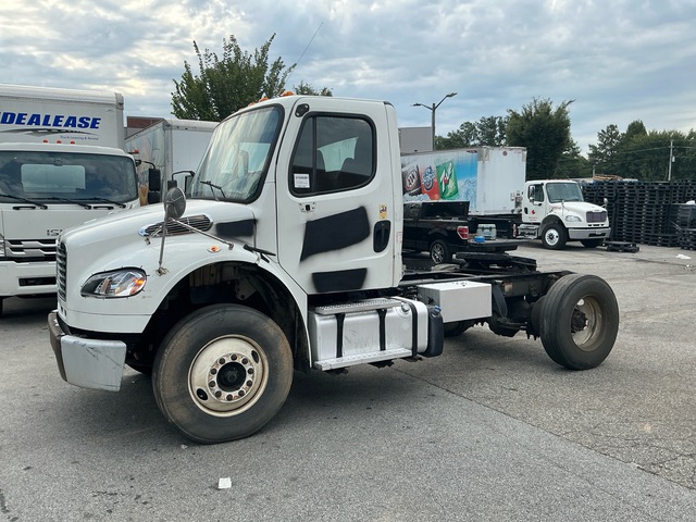 2014 Freightliner M2 106 4x2 S/A Day Cab Truck Tractor 2014 Freightliner M2 106 4x2 S/A Day Cab Truck Tractor