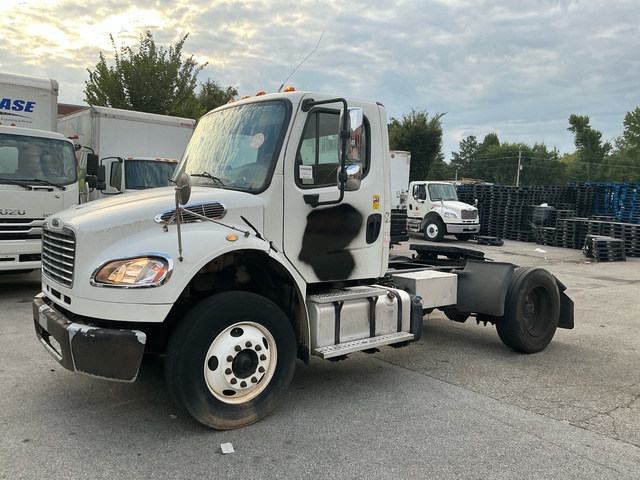 2014 Freightliner M2 106 4x2 S/A Day Cab Truck Tractor 2014 Freightliner M2 106 4x2 S/A Day Cab Truck Tractor