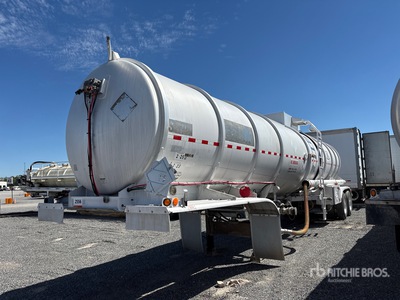 2013 Polar MC407 8400 gal T/A Trailer cisterna