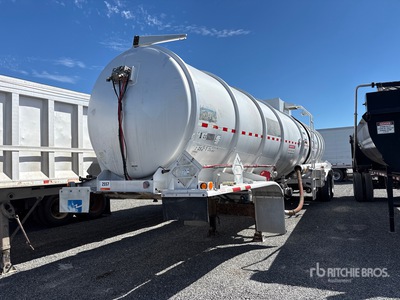 2013 Polar MC407 8400 gal T/A Trailer cisterna