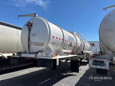 2011 Polar MC407 8400 gal T/A Trailer cisterna