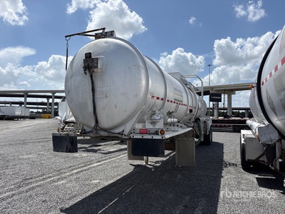 2011 Stephens MC407 8400 gal T/A Trailer cisterna