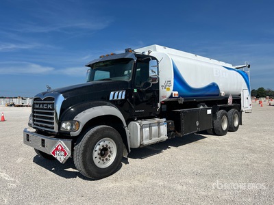 2015 Mack GU713 6x4 Camion citerne à eau
