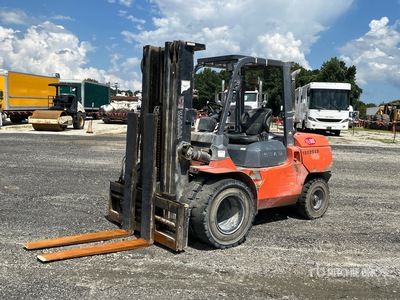 Toyota 7FDU45 Pneumatic Tire Forklift