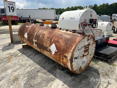 Newberry 1000 gal Steel Diesel Fuel Tank