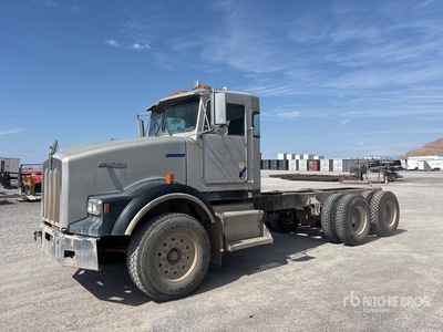 1993 Kenworth T8 Series 6x4 Cabina y chasis