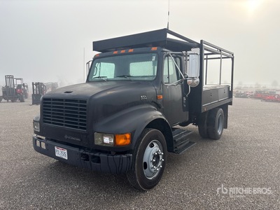 1997 International 4700 4x2 Ciężarówka z płaską platformą