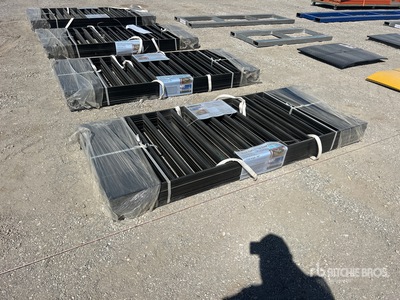 Quantity of (10) 7.9 ft x 3.3 ft Black Galvanized Steel Ogrodzenie