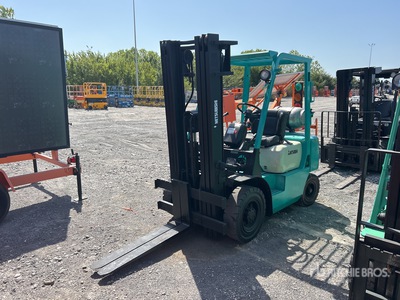 Mitsubishi FG25 5000 lb Pneumatic Tire Forklift