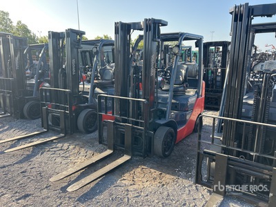 2014 Toyota 8FGCU25 4500 lb Pneumatic Tire Forklift