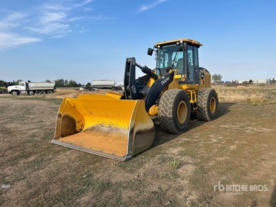 2022 John Deere 544 P-Tier High Lift جرافة
