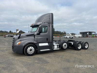 2019 Freightliner Cascadia 126 8x4 Tri/A Day Cab Truck Tractor