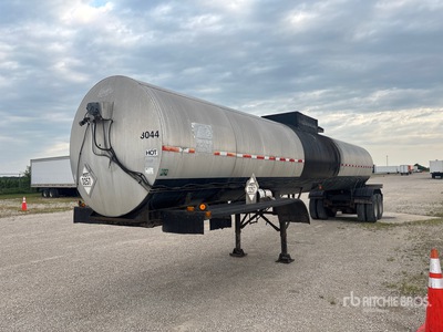 1993 Etnyre 6750 gal T/A Tanker Trailer