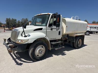 2011 International 4300 2000 gal 4x2 Water Truck